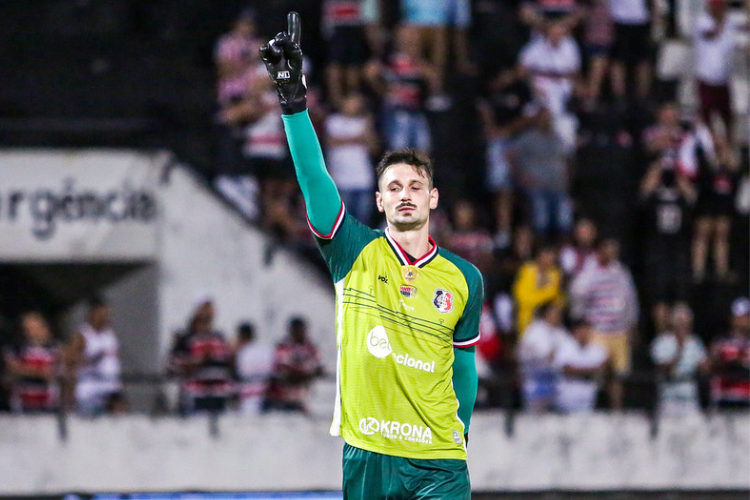 Sondado pelo Botafogo-SP, Michael Fracaro tem multa rescisria milionria no Santa Cruz