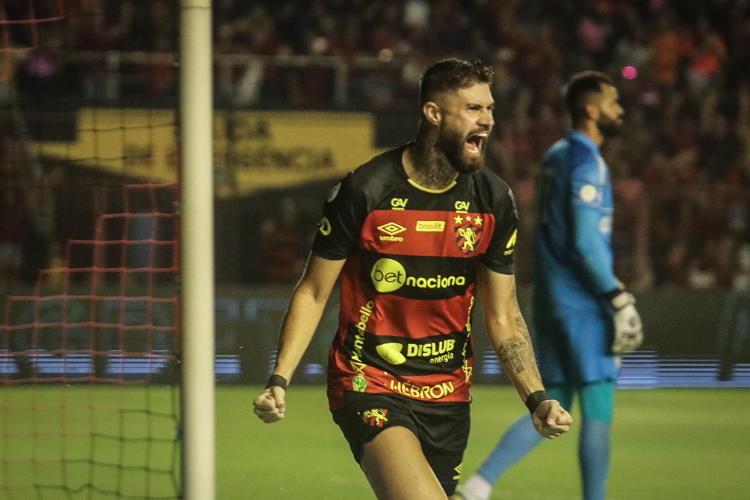 Titular do Sport contra o Cear, Fabrcio Daniel ganha elogios de Enderson Moreira