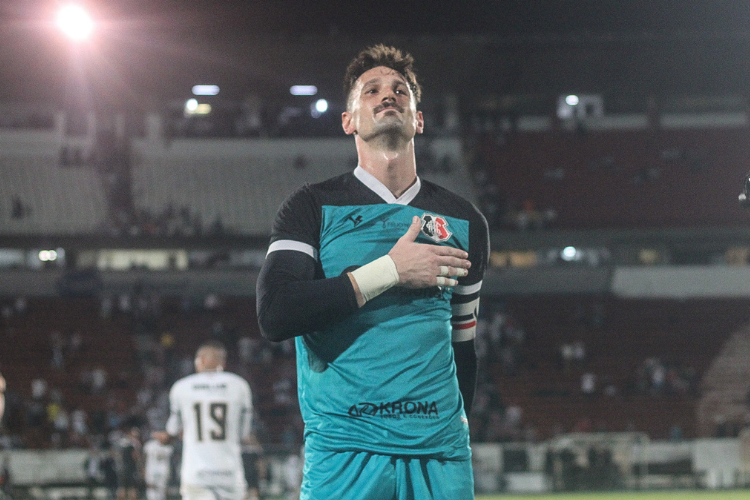 Sem acordo com o Botafogo-SP, Michael segue no Santa Cruz: 'Um s objetivo! O acesso!' 