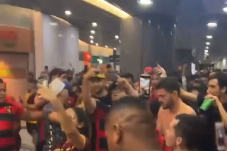 Torcedores vo ao aeroporto atrs de Diego Souza, mas recepcionam meia Alan Ruiz, novo reforo do Sport