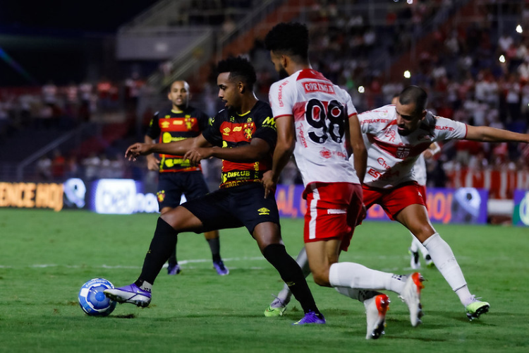  Veja a opinio de Beto Lago no Diario Esportivo sobre os muitos erros na derrota do Sport