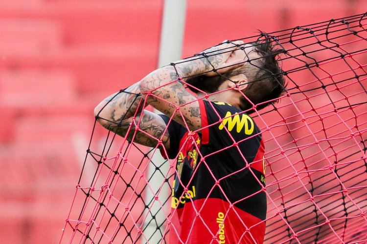 Treinador admite fase ruim de Matheus Vargas no Sport: 'Momento no tem sido favorvel'
