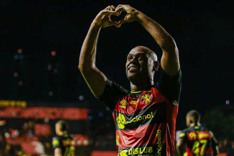 Presidente do Sport desconhece sondagem do Santos por Vagner Love: 'Est feliz na Ilha'