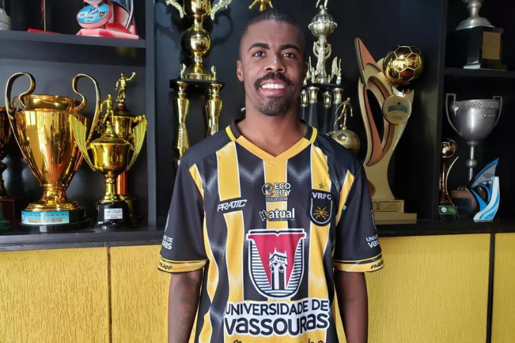 Santa Cruz encaminha contratao do atacante Matheus Alessandro para reta final da Srie D