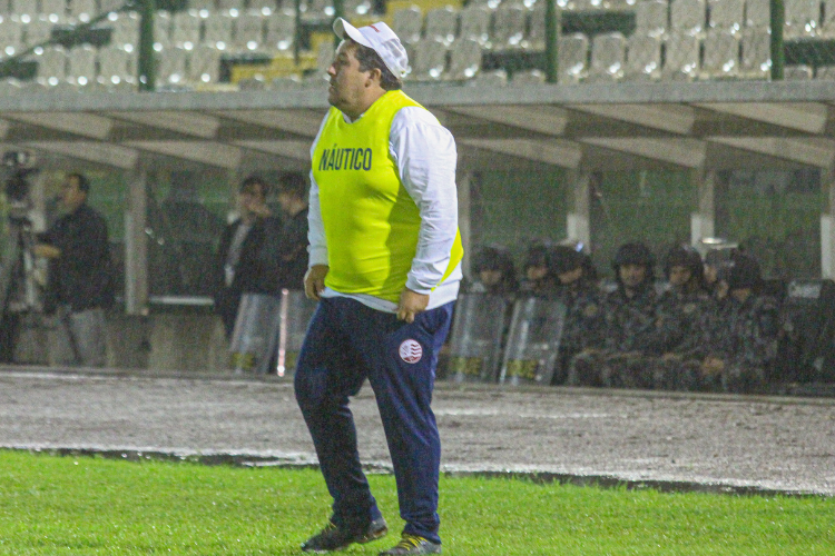 Tcnico valoriza empate do Nutico e elogia jogadores acionados no segundo tempo: 'Fundamentais'