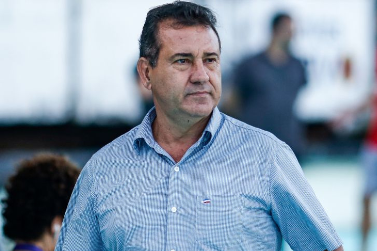 Santa Cruz descarta efetivao de Z Teodoro como treinador e enfrenta recusas no mercado