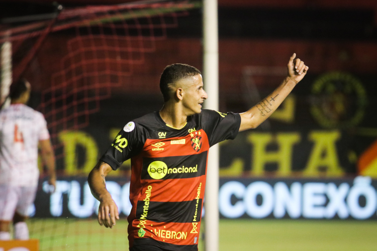 Sabino comenta sobre a possvel sada de Luciano Juba do Sport: 'Est vendo o futuro dele'