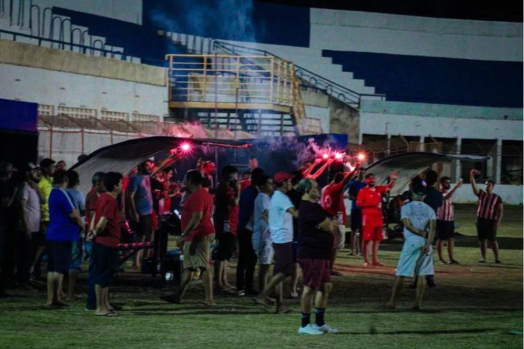 Potiguar de Mossor recebe apoio da torcida em treino para duelo contra o Santa Cruz