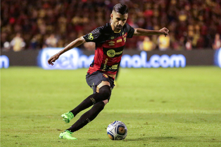 Enderson Moreira revela dificuldade em encontrar substituto de Jorginho no Sport