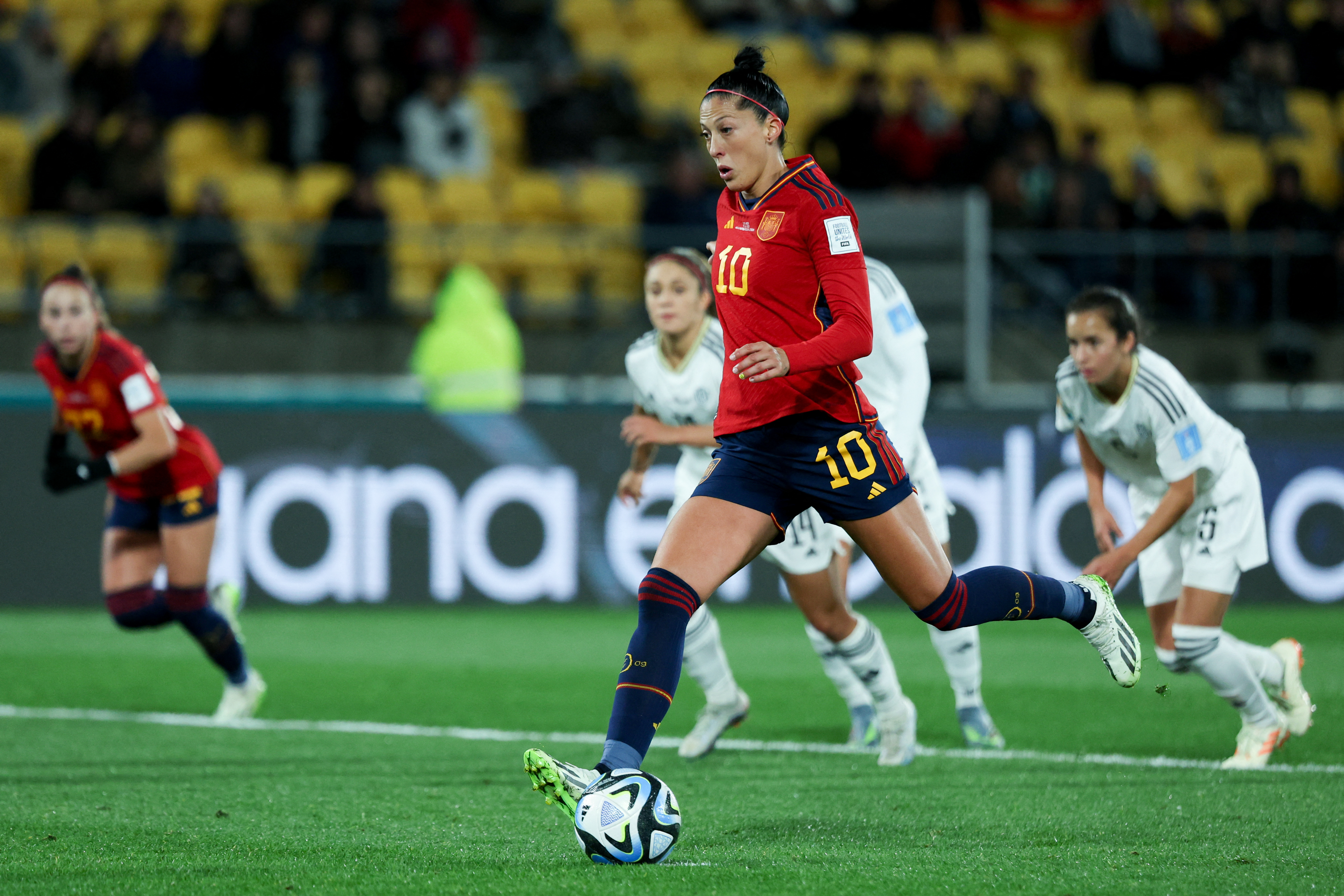 España confirmó su apoyo y debutó con buen pie en la Copa Femenina, Canadá defraudó