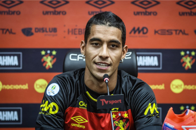 Meia de origem, Michel Lima  apresentado pelo Sport e diz que pode atuar como ponta