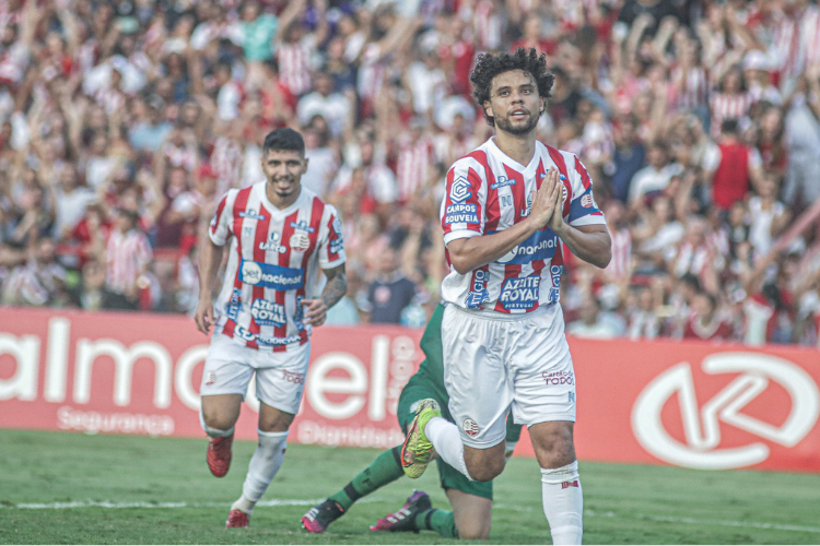 Victor Ferraz exalta torcida e enfatiza responsabilidade no Nutico: 'Maior camisa da Srie C'