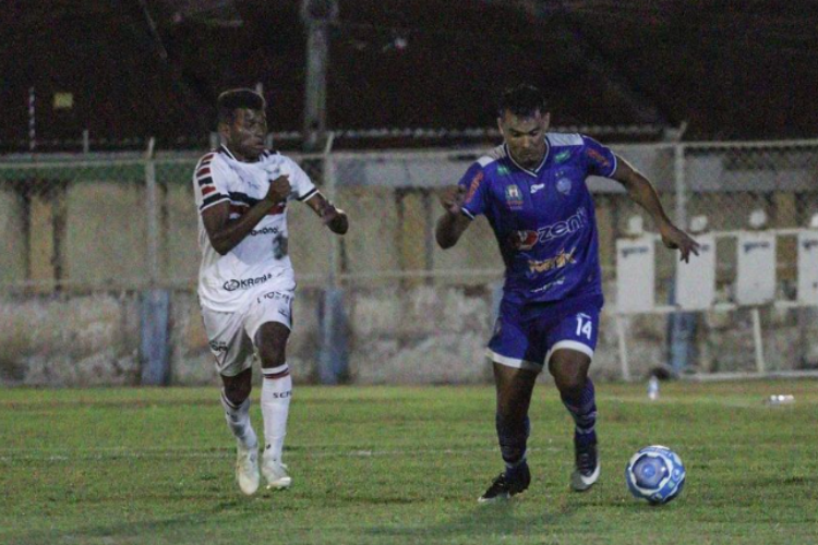 Santa Cruz perde para o Iguatu,  eliminado da Srie D e corre risco de ficar sem diviso 