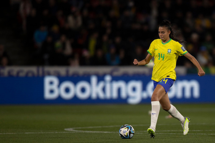 Copa do Mundo: Lauren afirma que espera confronto duro com a Frana