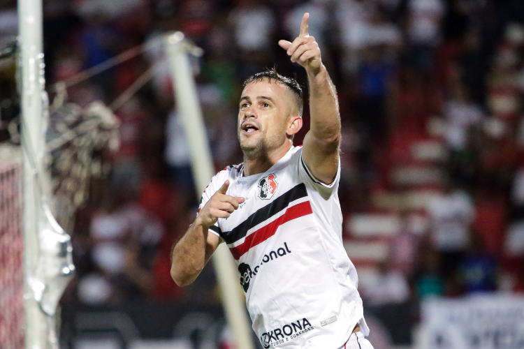 Artilheiro de 2023: Pipico encaminha resciso com o Santa Cruz e acerto com Botafogo-PB