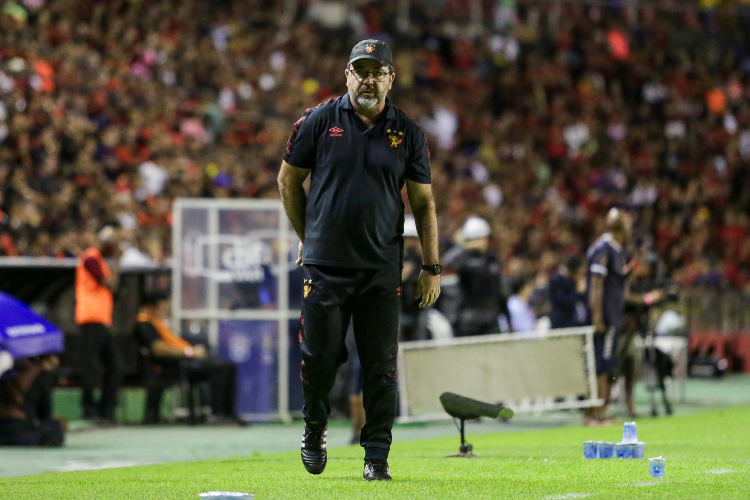 Veja a opinio de Lo Medrado sobre a polmica titularidade de Diego Souza no Sport
