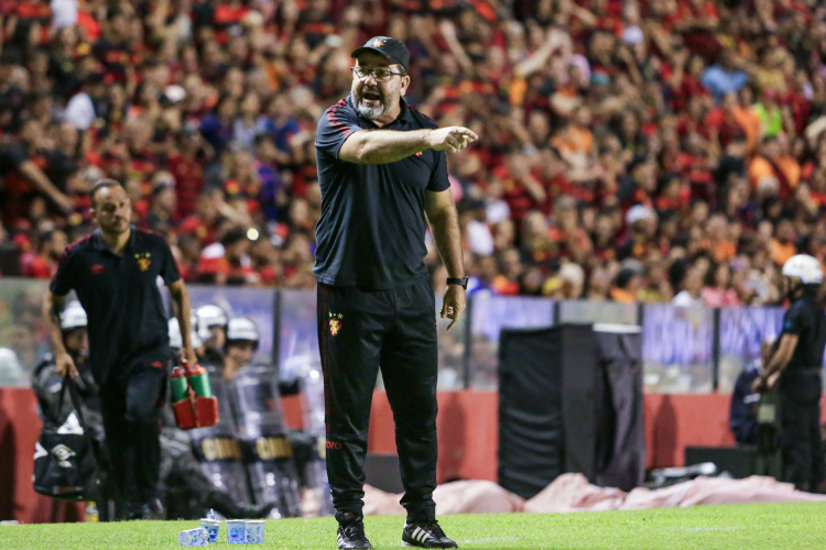 Enderson Moreira exalta persistncia do elenco aps vitria do Sport contra o CRB