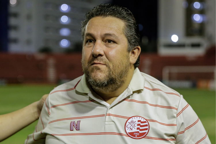 Veja a opinio de Beto Lago no Diario Esportivo sobre a queda do tcnico Marchiori no Nutico