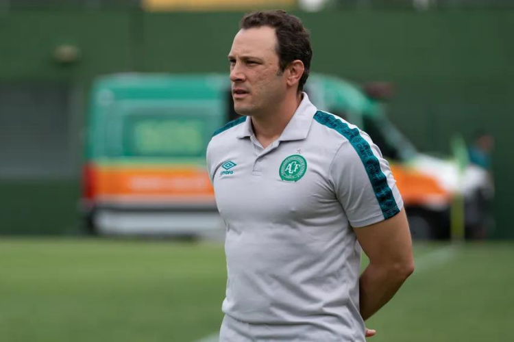 Veja a opinio de Lo Medrado no Diario Esportivo sobre empates, classificaes e Pivetti
