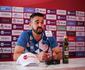 Gabriel Leite celebra provvel estreia e elogia treinador: 'Muito inteligente'