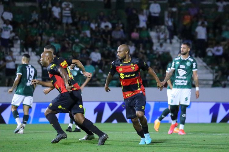 Botafogo-SP marca no fim e supera o Guarani pela Série B