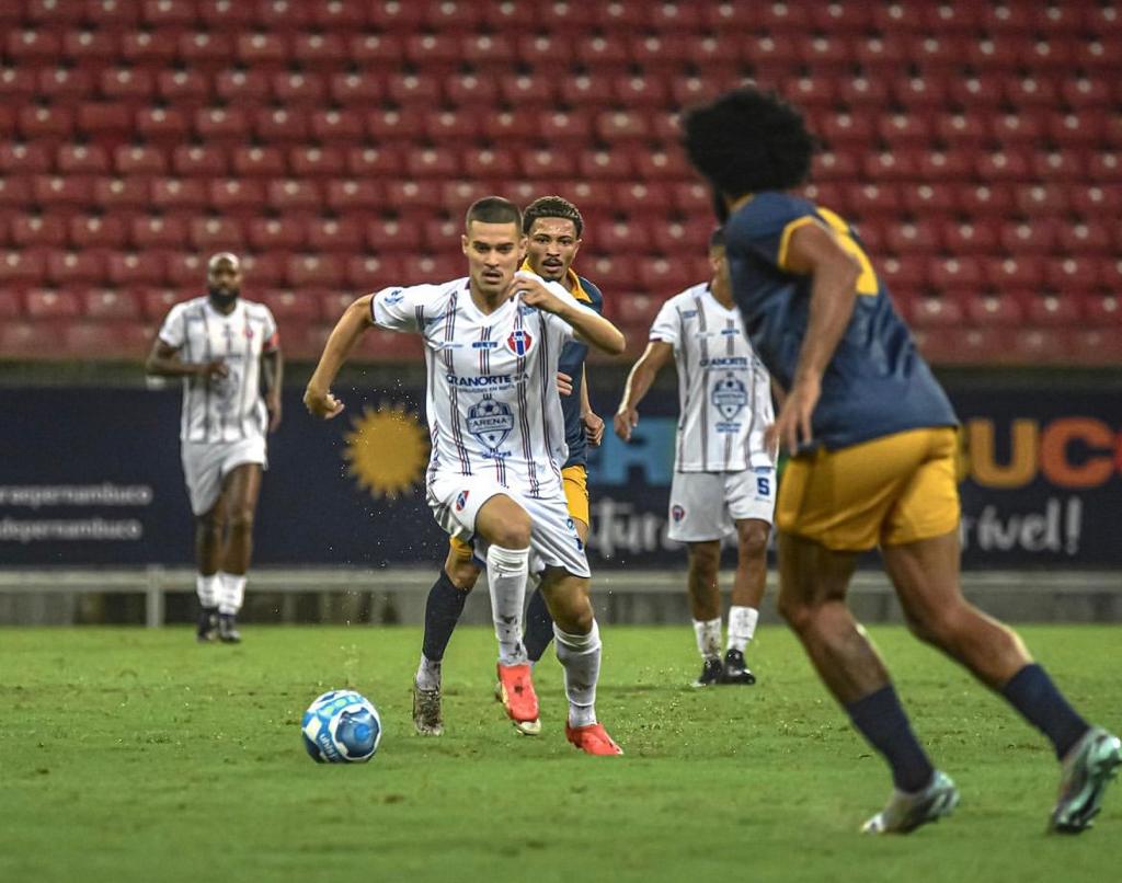 Moisés, do Maranhão Atlético, é eleito melhor goleiro da Série D 2023