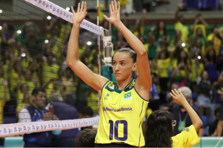 Com a capit Gabriela Guimares MVP, Seleo Brasileira domina seleo do Sul-Americano
