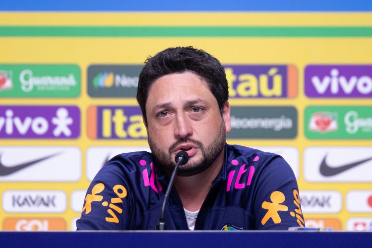 Arthur Elias assume Seleção Brasileira feminina e convoca 30