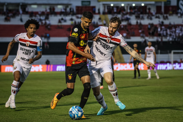 Botafogo-SP tem jogador expulso, e Vila Nova volta a vencer na Série B do  Brasileiro após quatro rodadas - Gazeta Esportiva