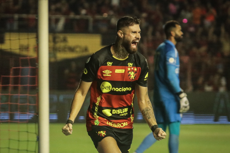 Da titularidade ao ostracismo, Fabrcio Daniel perde espao no time do Sport 