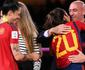 Rubiales renuncia aps beijo forado em jogadora espanhola na Copa
