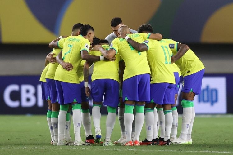 Brasil se salva no fim após jogo morno com o Peru e mantém 100% com Diniz