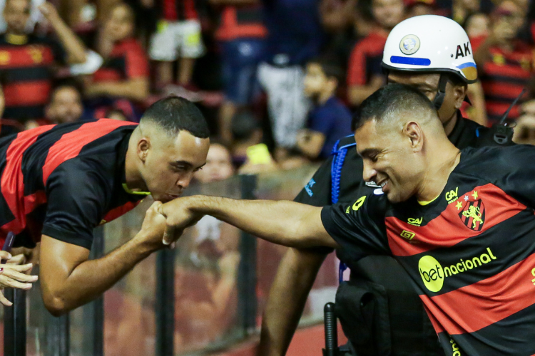 Torcida do Sport vive expectativa pela reestreia de Diego Souza contra o lanterna ABC