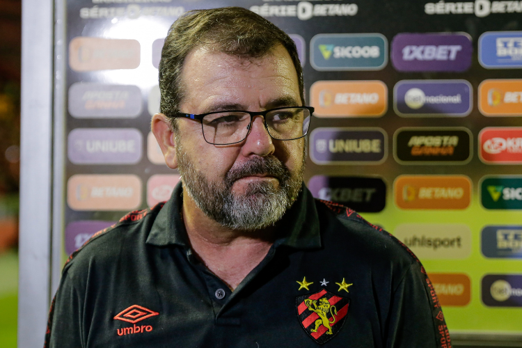 Tcnico do Sport pede apoio da torcida  e diz que as crticas  imprensa so para os 'maus profissionais'