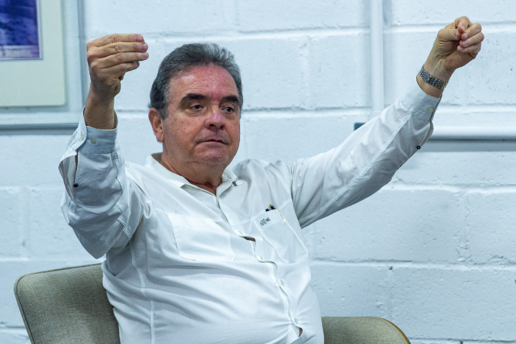 Presidente do Santa Cruz diz que processos na Justia dificultam as negociaes pela SAF