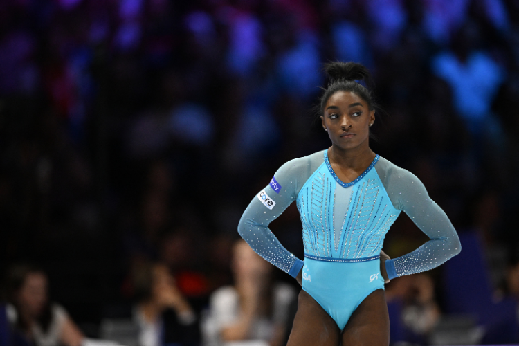 Simone Biles volta s competies com salto mais difcil da ginstica