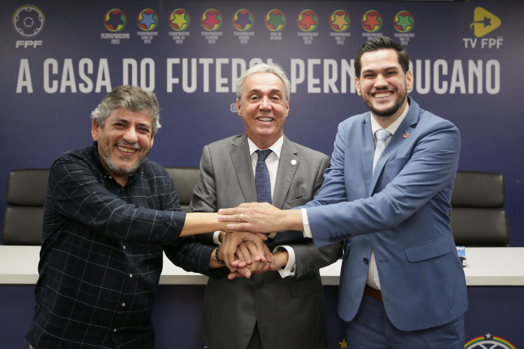 Marino Abreu rebate acusaes do executivo do Santa Cruz: 'No  postura de presidente'