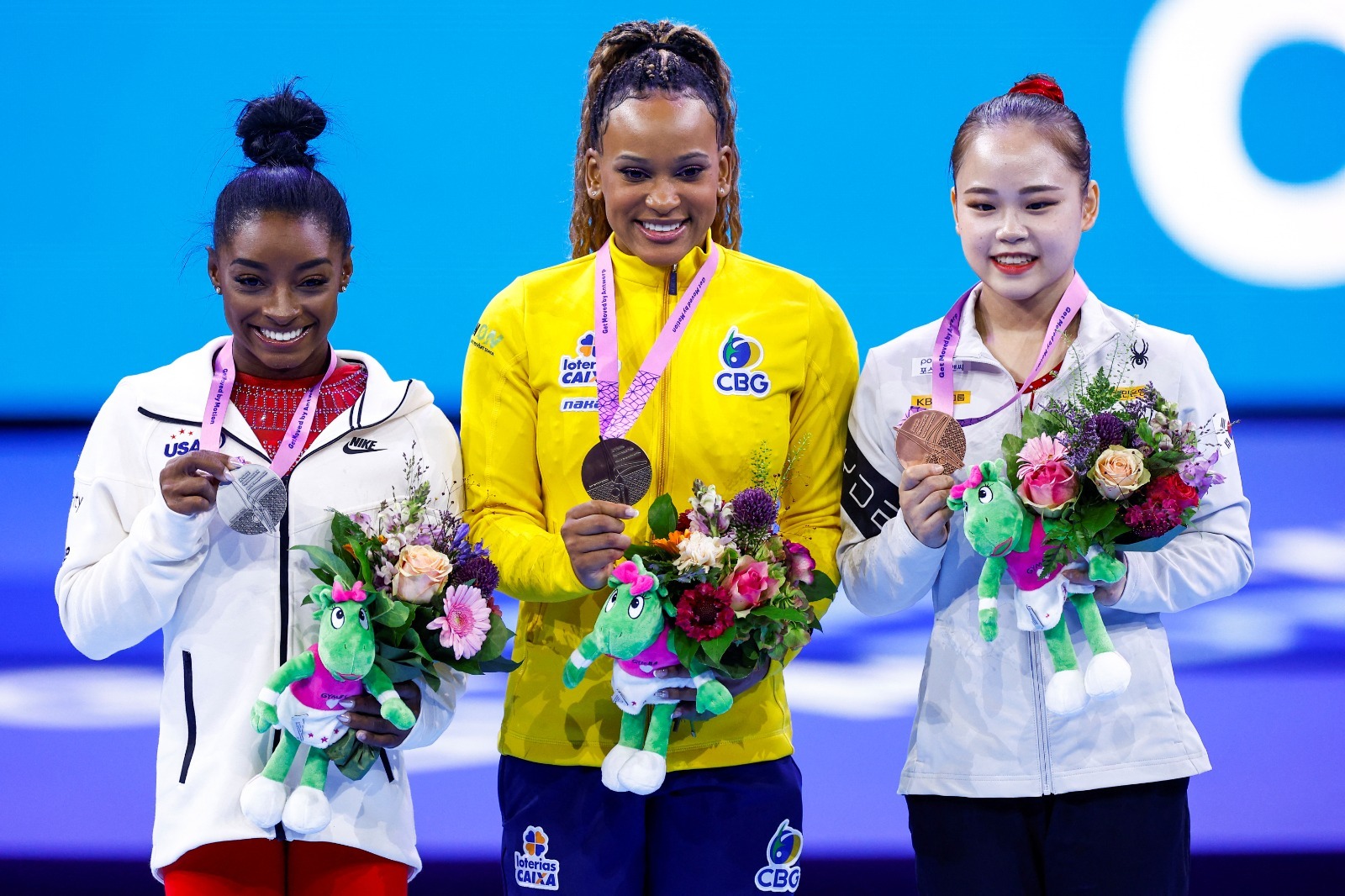 Simone Biles e Rebeca Andrade irão se enfrentar em finais no Mundial