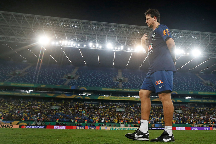 A renovao de Fernando Diniz na Seleo vem pela lateral