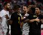 Sevilla expulsa torcedor que cometeu atos racistas em jogo contra Real