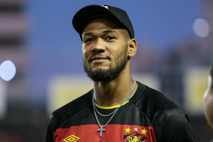Desfilando na Champions League, Joelinton revela desejo de no futuro voltar ao Sport 