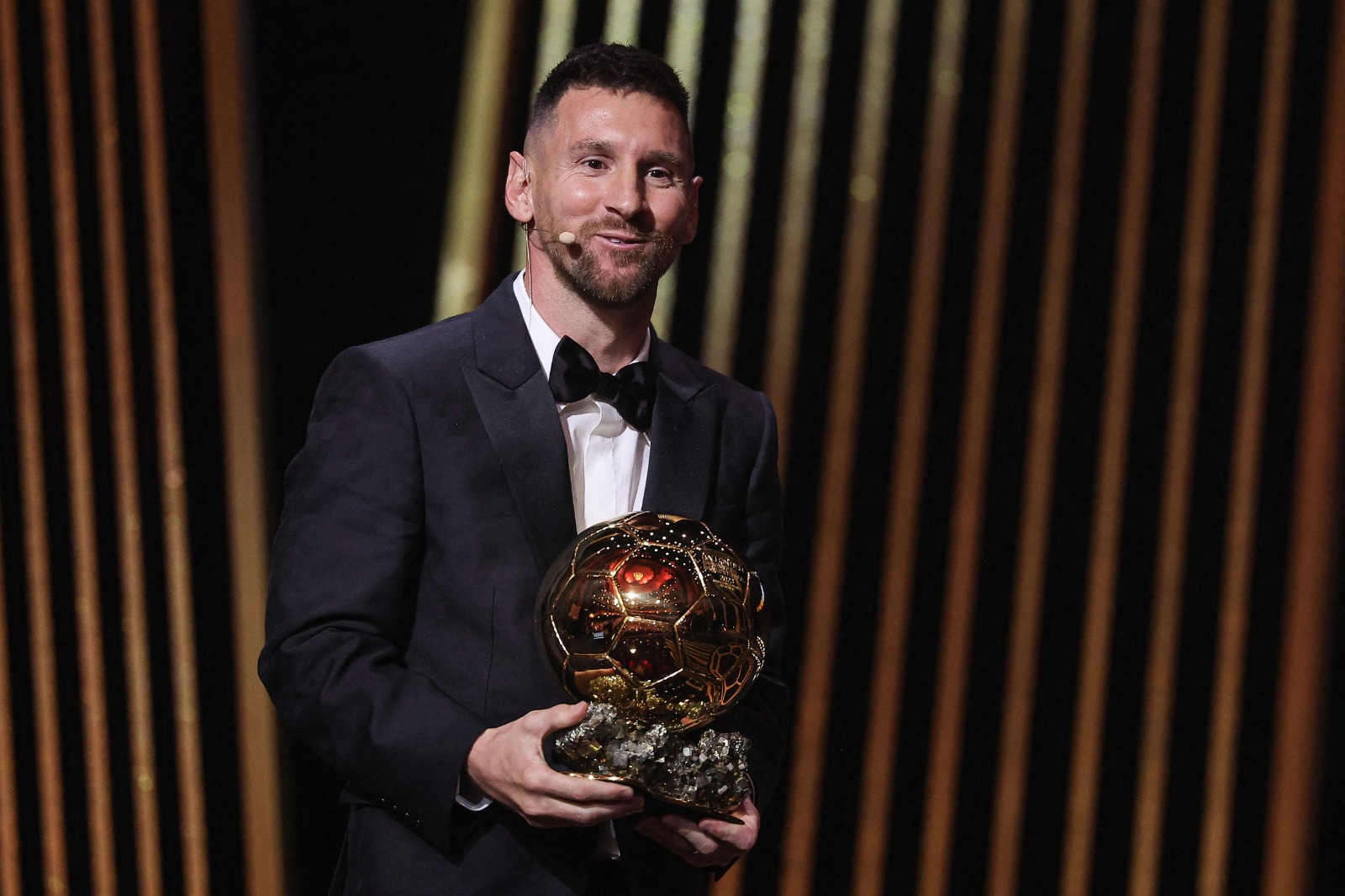 Messi conquista Bola de Ouro de melhor do mundo pela 8ª vez