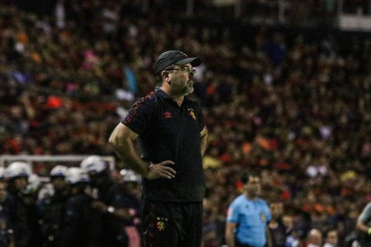 Beto Lago: 'O importante  que os 11 entrem em campo com atitude vencedora'
