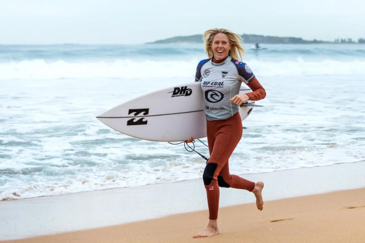 Australiana entra no Guinness World Records aps surfar onda mais alta sem ajuda de jet-ski