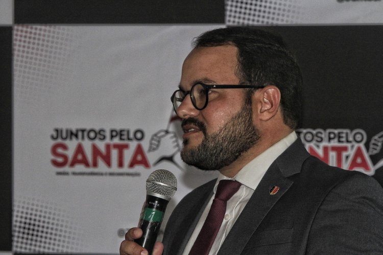 Santa Cruz procura executivo de futebol que se enquadre no novo 'perfil' do clube