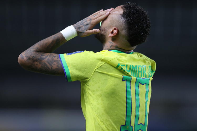 Ex-empregada acusa Neymar trabalho oculto e pede indenizao de R$ 2 milhes