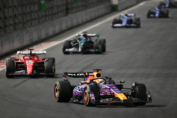 Verstappen vence GP de Las Vegas de F1 e Prez garante vice-campeonato