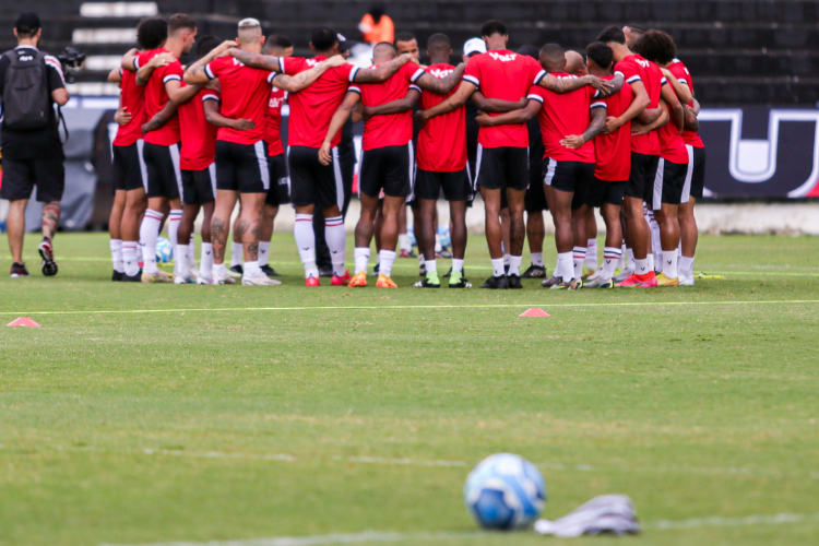 Santa Cruz v dificuldades no mercado e corre contra tempo por reforos para pr-temporada