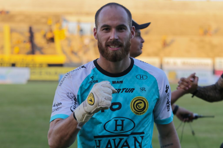Por emprstimo, Santa Cruz fecha com goleiro Andr Luiz, primeira contratao da temporada