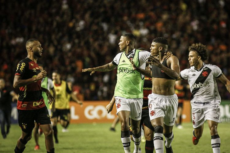 Raniel, ex-Santa Cruz, provoca o Sport aps permanncia na Srie B: 'Eu vi tudo ontem'